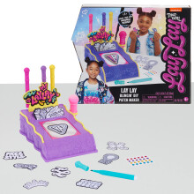 Just Play That Girl Lay Lays Blingin DIY Patch Maker, 12 Satiny Iron-On Patches, 19-delar, Kreativ Sats för Barn 6+