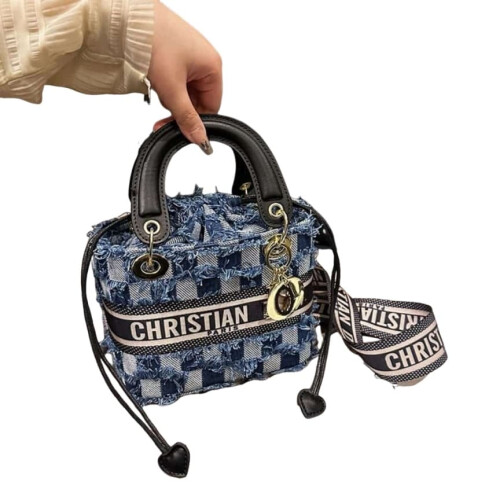 (???) Embroidered handbag