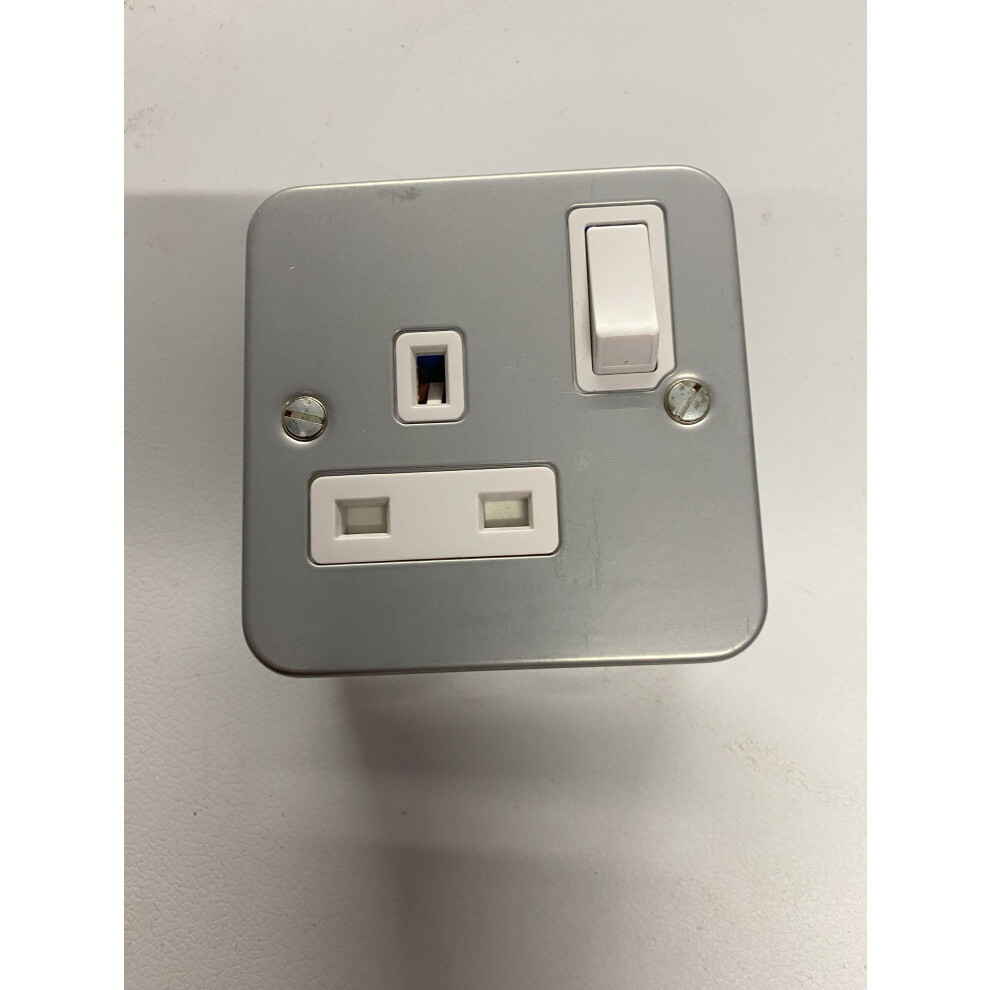 13A Metal Clad Single Gang Switched Electrical Mains Wall Plug Socket Outlet 5055394601833
