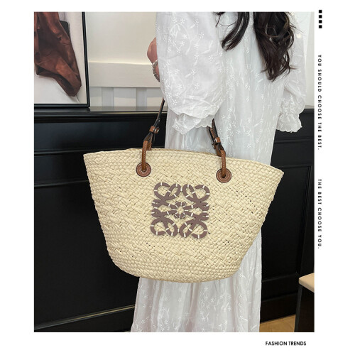 Beach weaving straw tote bag 2