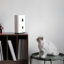 Intelligent Pet Camera Treat Dispenser HD WiFi Camera with Night Vision for Pets Viewing Two Way Audio Communication