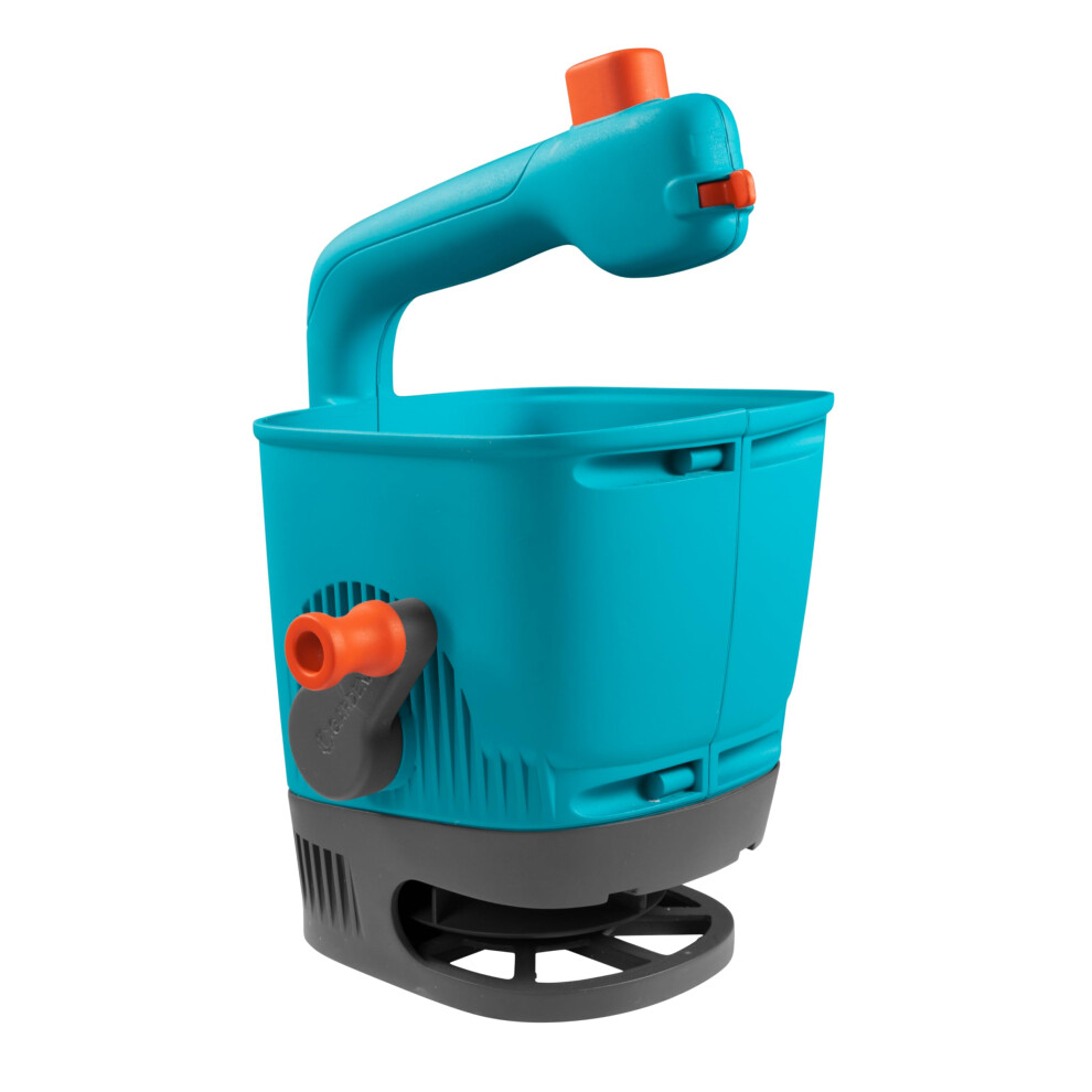 Gardena Hand-Held Spreader M: Spreader for simple distribution of fertiliser, seeds, and salt with a spreading width of 1-4 m, for lawn areas of up to
