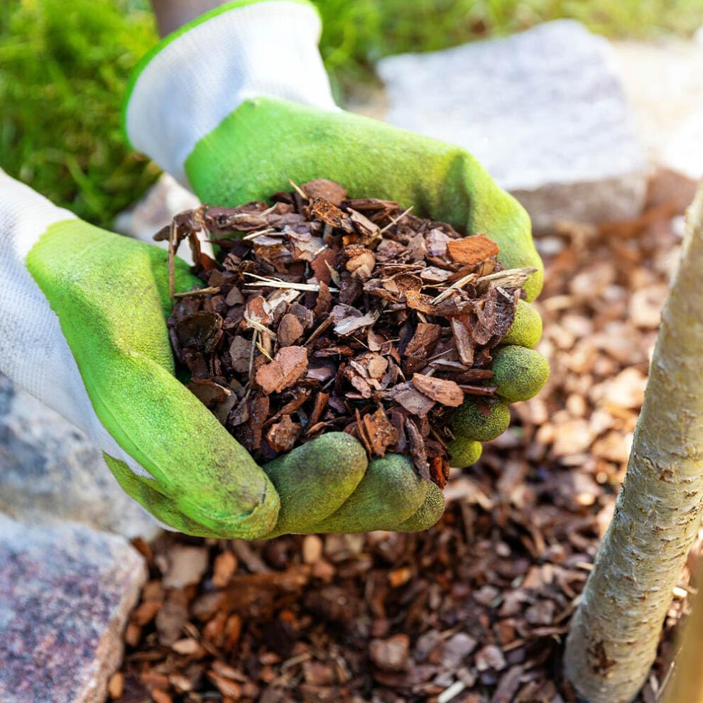 YouGarden Ornamental Spruce Bark Mulch XL 70 litres - Mulches for Plants - Mulch for Gardening Spruce Bark Wood Chippings for Weed Control - Supplied