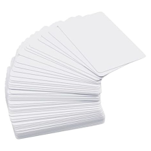 Paquete de 50 tarjetas de PVC premium en blanco, CR80, 30 milésimas de pulgada, calidad gráfica, para impresoras de credenciales con foto.