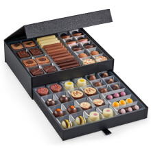 Classic Cabinet 600g - Assortment of 61 Milk, White and Dark Chocolates - Large Chocolate Gift Box for Birthday, Anniversary, Thank You