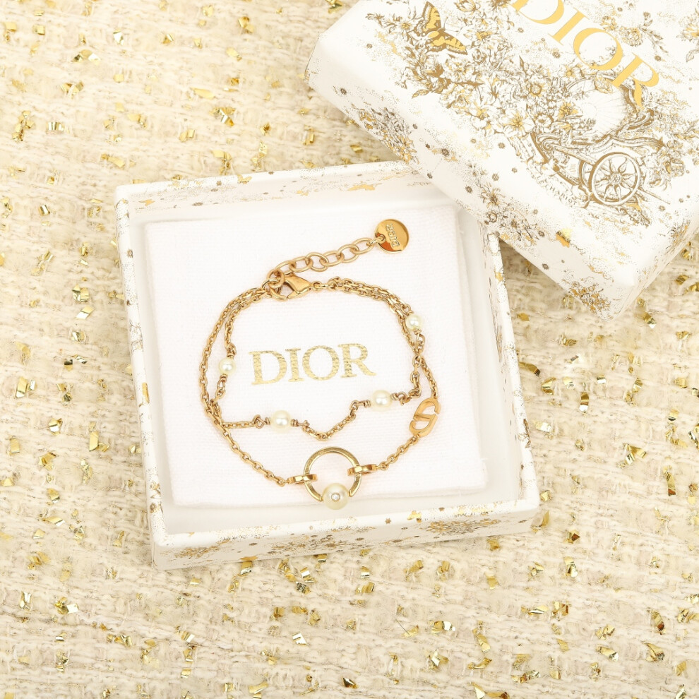 Dior Bracelets Fashionable And Exquisite, Simple And Classic,Comes Fully Packaged.