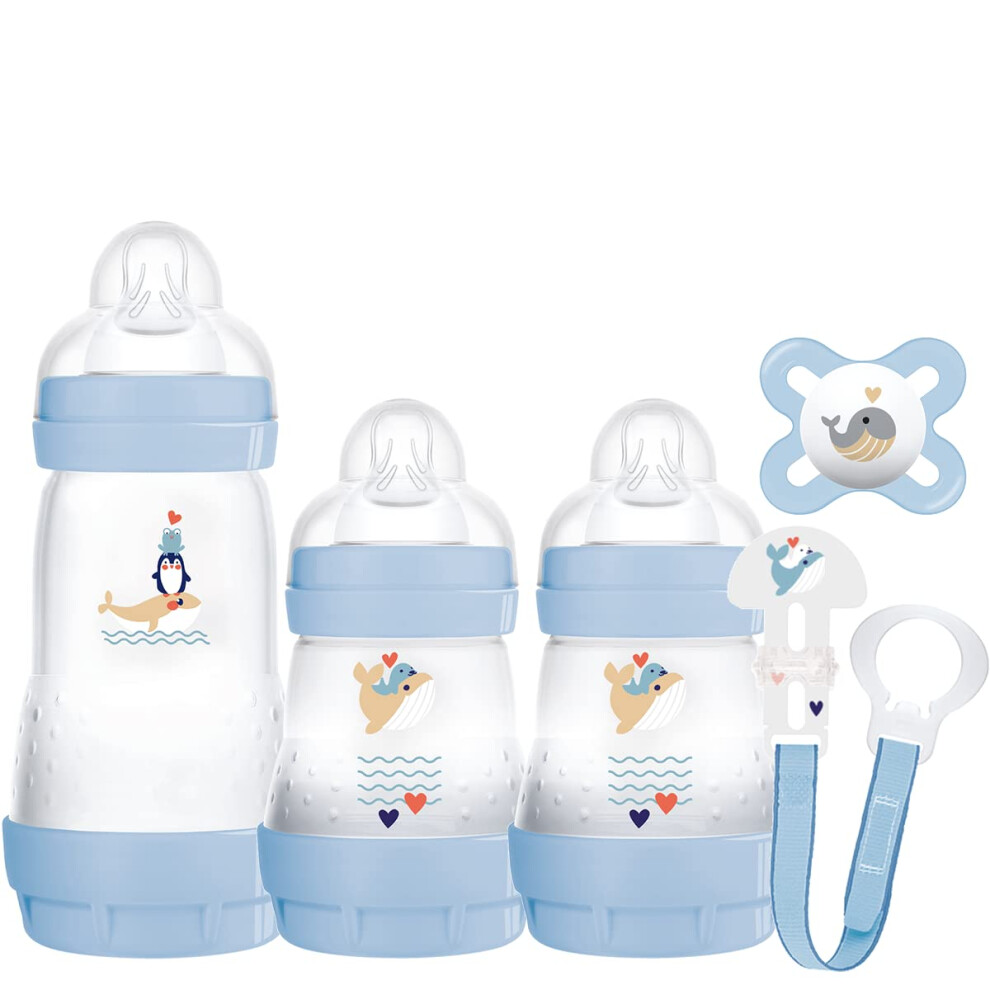 MAM Welcome to The World Set | Baby Gift Set with 3X Feeding Bottles, 0-2 Month Soother and MAM Dummy Clip | Baby Accessories for Newborn | Blue