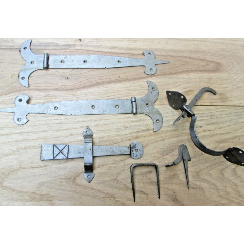 Set Of 12" Fleur De Lys Hinges & Spear Suffolk Latch Antique Iron By Ironmongery World 5057067946999
