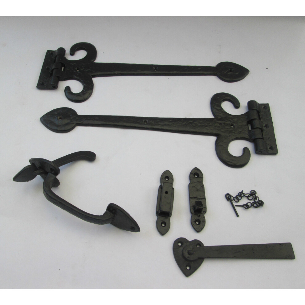 Set Of 14" Spear Head With Curls Hinge + 7" Thumb Latch Black Antique By Ironmongery World 5057067980085