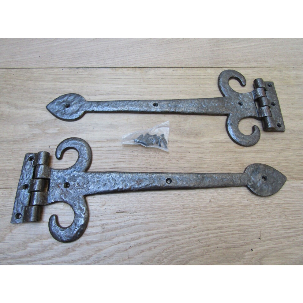 Pair Of 14" Spear Head With Curls Hinges Antique Iron By Ironmongery World 5057067906177