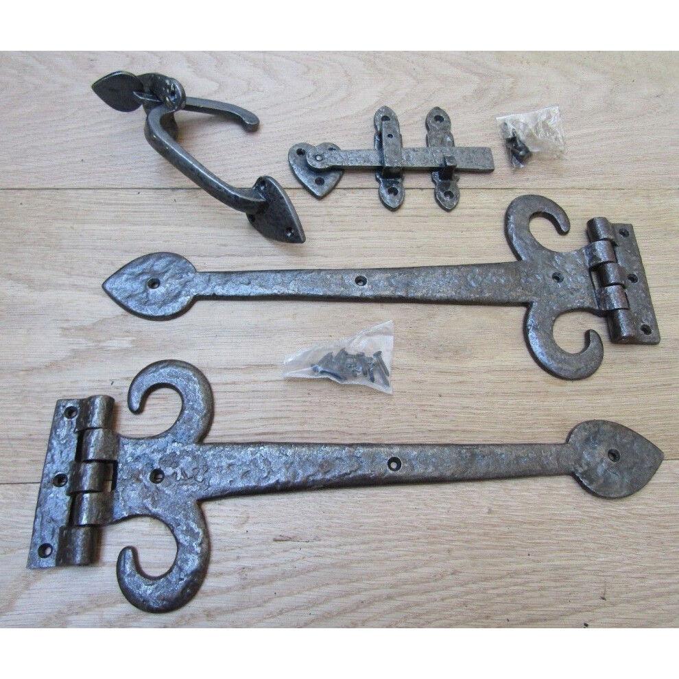 Set Of 14" Spear Head With Curls Hinges + 7" Thumb Latch Antique Iron By Ironmongery World 5057067980146