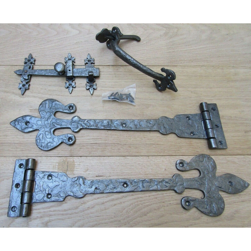 Set Of 18" Fleur De Lys Hinges + 9" Thumb Latch Antique Iron By Ironmongery World 5057067980160