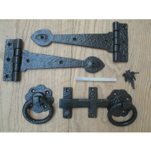 Set of 9" Spear head hinge Cast Iron + 6" Black Ring Latch by Ironmongery World