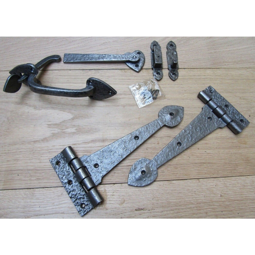 Set Of 12" Spear Head Cast Iron Hinges + 7" Thumb Latch Antique Iron By Ironmongery World 5057067978877