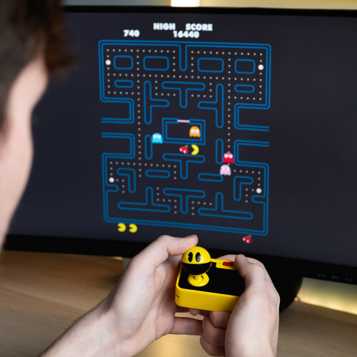 PAC-MAN Plug & Play. Retro Gaming Arcade Game. Wireless Controller. 1