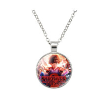 (02) Moderni Stranger Things -lasten kaulakoru kestävällä metalliseoksella riipuksella ja ristikkäise