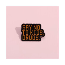 Spilla smaltata con la lettera "Say No" dal design unico, elegante, per la protezione della salute mentale degli