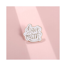 Spilla unica con personaggio dei cartoni animati bianco con distintivo in metallo personalizzato per accessori