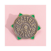 Spilla con alfabeto in stile cartone animato, vivace, accessorio decorativo per abbigliamento e borse