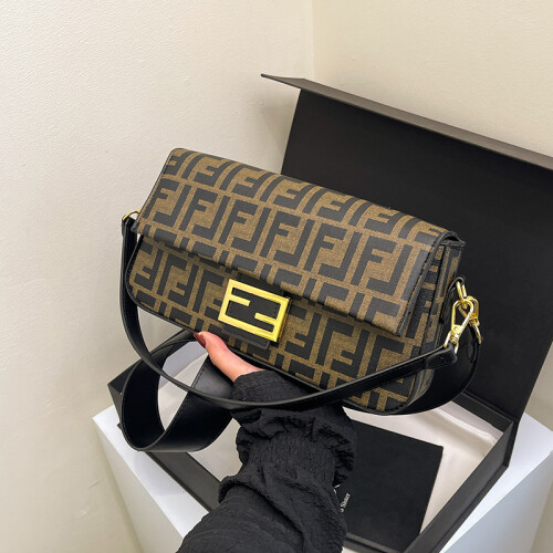 Hands-on shoulder bag crossbody small square bag 1