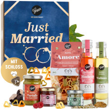 Gepp?s Feinkost Just Married Hochzeitsgeschenk f?r das Brautpaar I Geschenkbox gef?llt mit Delikatessen wie hausgemachter Herzpasta, Tr?ffel-Pesto I G