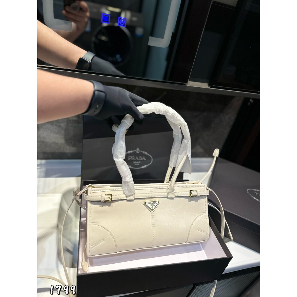 Prada Shoulder Bags Fashionable And Classic, Light Luxury And Simple, Practical And Versatile （Size:32x16CM）