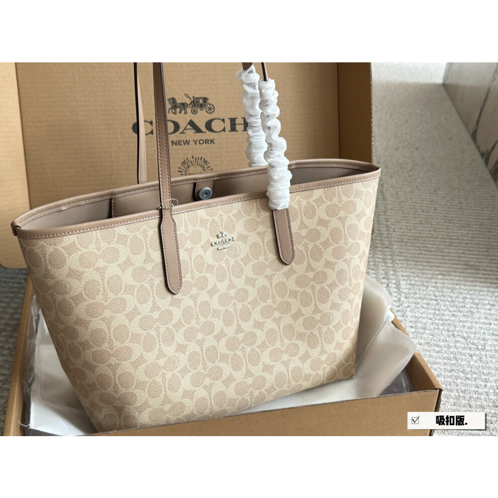 Coach Shoulder Bags Fashionable And Classic, Light Luxury And Simple, Practical And Versatile （Size: 35 x27CM）