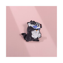 Charmante broche en alliage inspirée de l'anime avec un personnage de chien ludique, idéale pour les