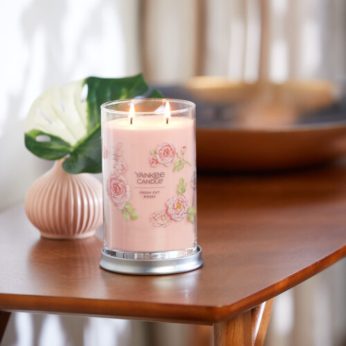 Yankee Candle Yankee Candle Άρωμα Φρέσκων Τριαντάφυλλων, Υπογραφή 20oz Μεγάλο Κερί 2-Φωτιάς 2
