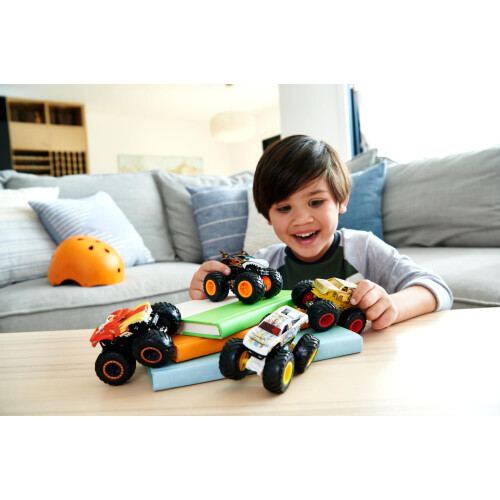 Hot Wheels Hot Wheels Monster Trucks, 1:64 Κλίμακα, Σετ 4 Τροχών, Γιγάντιοι Τροχοί, Φαβορί & Σχεδίαση 1