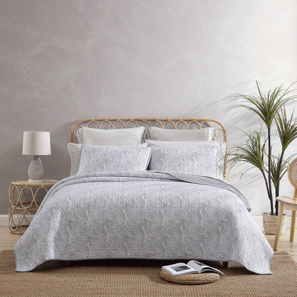 Tommy Bahama - Queen Quilt Set Reversible Cotton Bedroom Decor With Matching Shams Coastal Bedding With Textured Reverse(Distressed Water Leaves Gre