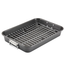 Farberware Pekac na pecenie s neprilnav   m ocelov   m povrchom s ploch   m ro   tom 28 cm x 38 cm, siv