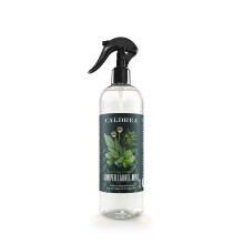 El ambiente de aire de lino y rociado de caldrea hecho con aceites esenciales de los aceites esenciales ingredientes derivados de la planta del enebr