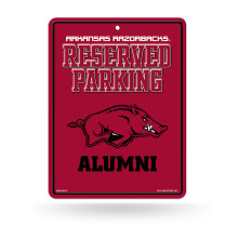 Rico Industries NCAA Arkansas Razorbacks -alumnien metallinen pys  k  intikyltti 8,5"" x 11"" - sopii erinomaisesti makuuhuoneen, toimiston ja kodin
