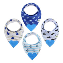 Pickle & Olive Bandana tandhaklappar med fst bitring - Set med 4 - Nautical