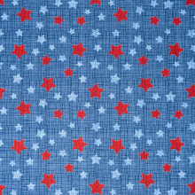 Singer 100 % Baumwolle, rote und blaue Sterne auf Struktur, Meterware