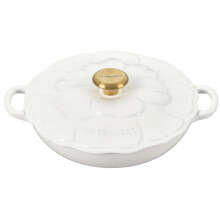 Olla de barro Le Creuset Signature de hierro fundido esmaltado, 2,25 qt., color blanco con perilla dorada