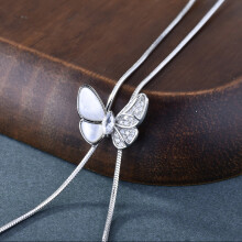 (Argent) Bijoux papillon tendance pour femmes offrant des breloques en fausses perles rayonnantes et