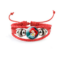 (34401110) Elegante pulsera multicapa de cuero rojo para niños con una simpática caricatura de sirena