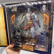 (B Met Doos) NECA Figuur God of War Spirit of Sparta Kratos In Ares Armor W Blades Action Figure Model