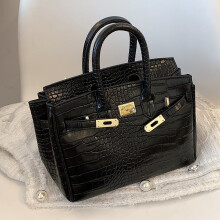 (Black) Pattern Crocodile Fashionforward Tote Bag For Women Elegant And Soft Handbag Ideal For Casual Formal And Outfits