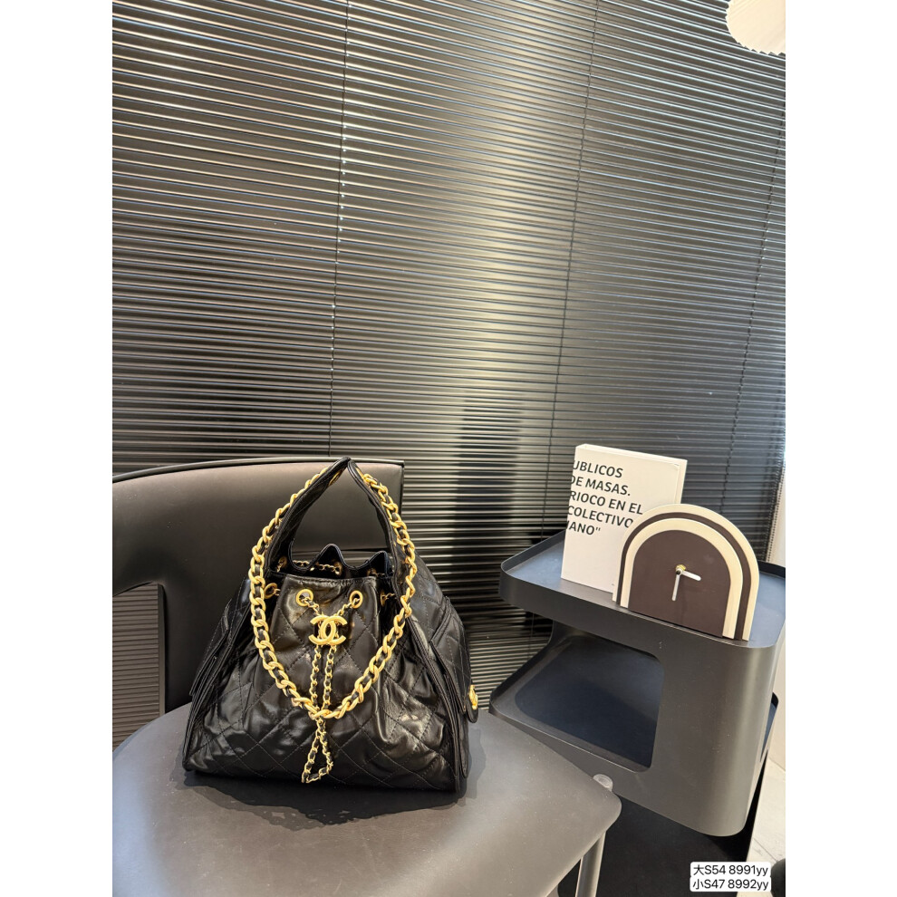 Chanel Shoulder Bags Fashionable And Classic, Light Luxury And Simple, Practical And Versatile (Size: 25x22cm）