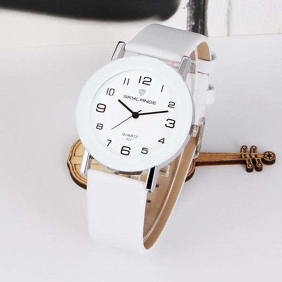 (Blanc) Montre-bracelet à quartz analogique décontractée pour femme, simple et tendance, en cuir