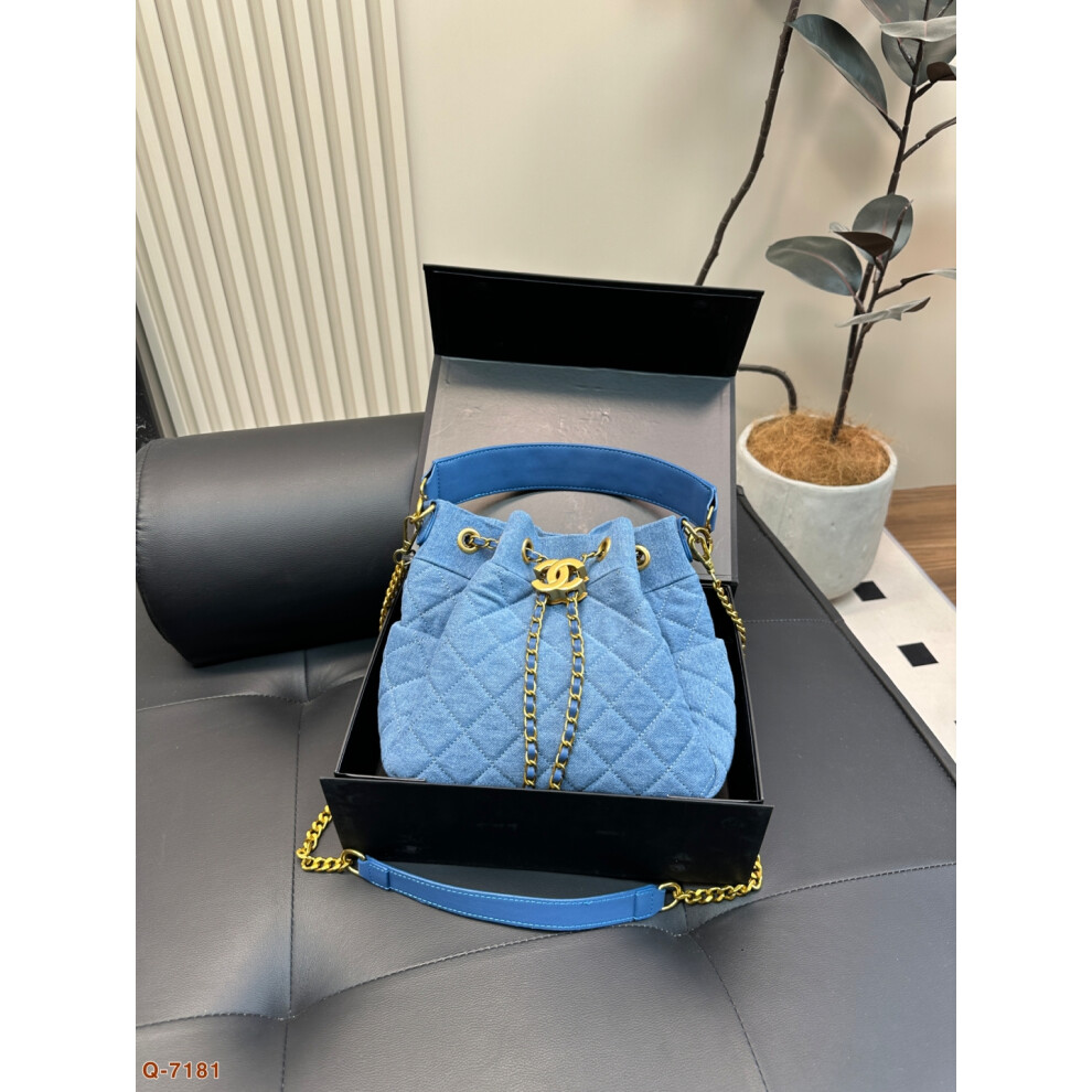 Chanel Shoulder Bags Fashionable And Classic, Light Luxury And Simple, Practical And Versatile (Size: 27x25cm）