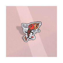 En modieuze artistieke stripfiguur-badgebroche, perfect voor dagelijks gebruik