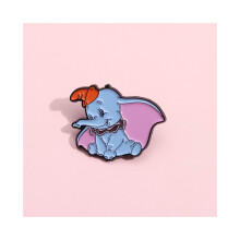 Speelse dierenpin met felgekleurd Dumbo-hoedontwerp, gemaakt van duurzaam metaal