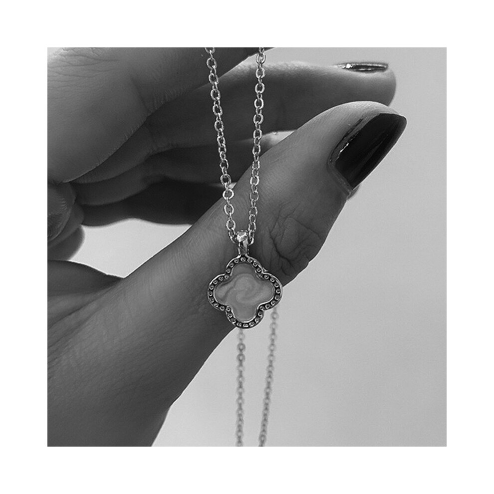 (StyleD)Charmant collier trèfle à quatre feuilles matériau alliage style coréen