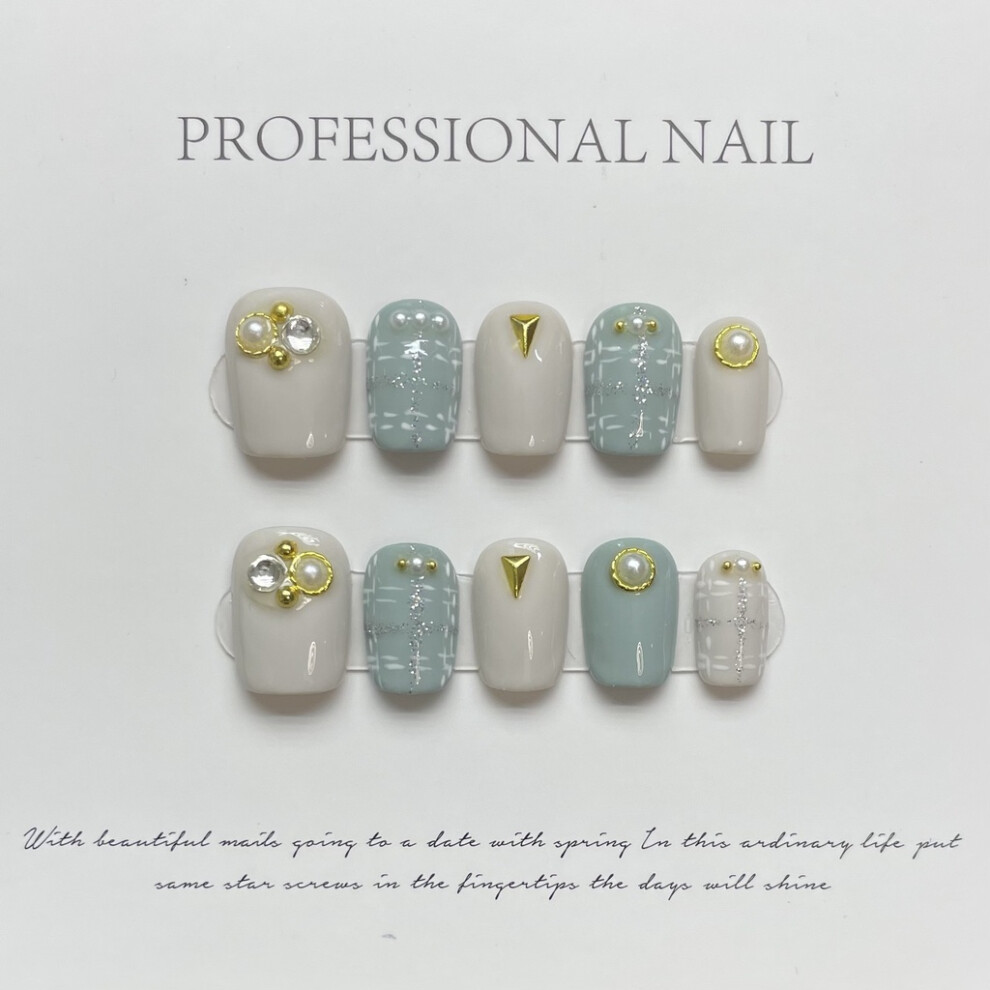 (M)Nail art nacré gris chic et doux style chanelstyle prêt à l'emploi et