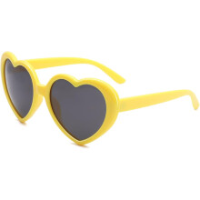 Polarized Heart Shaped Sunglasses for Women Vintage Fashion Lovely Retro Oversized Eyeglasses Style UV400 Protection Lens