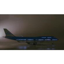 (z oświetleniem) 1/157 Skala 47CM Samolot 747 B747 KLM Royal Dutch Airlines Model z oświetleniem i kołem